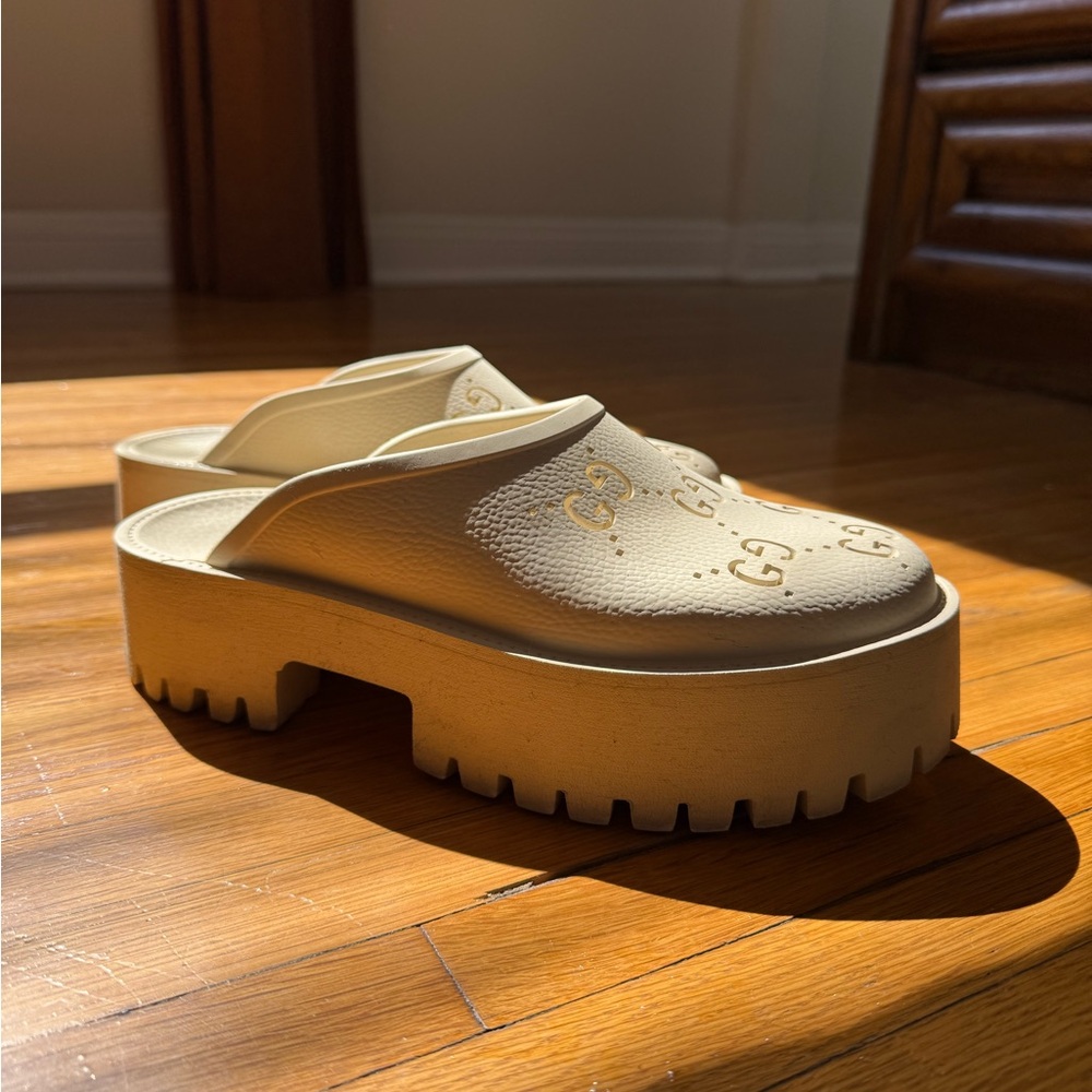 Gucci Cream Platform Slides